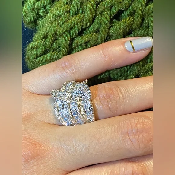 GORGEOUS, Sparkly Statement RING - Size 9 - Picture 6 of 7